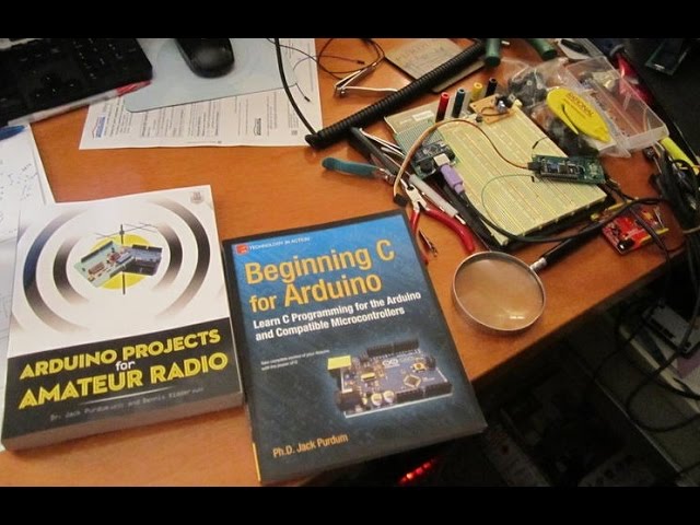 Книга начинающего радиолюбителя. Начинающему радиолюбителю книга. Книги для начинающих радиолюбителей. Электроника для начинающих книга. Радиотехника для начинающих.