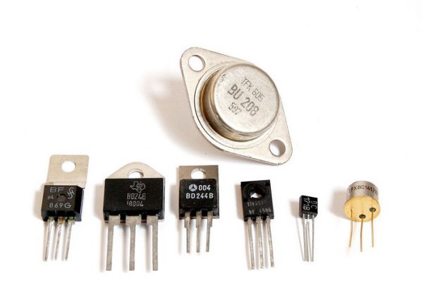 Внешний вид дискретных транзисторов, которые представлены в разном исполнении