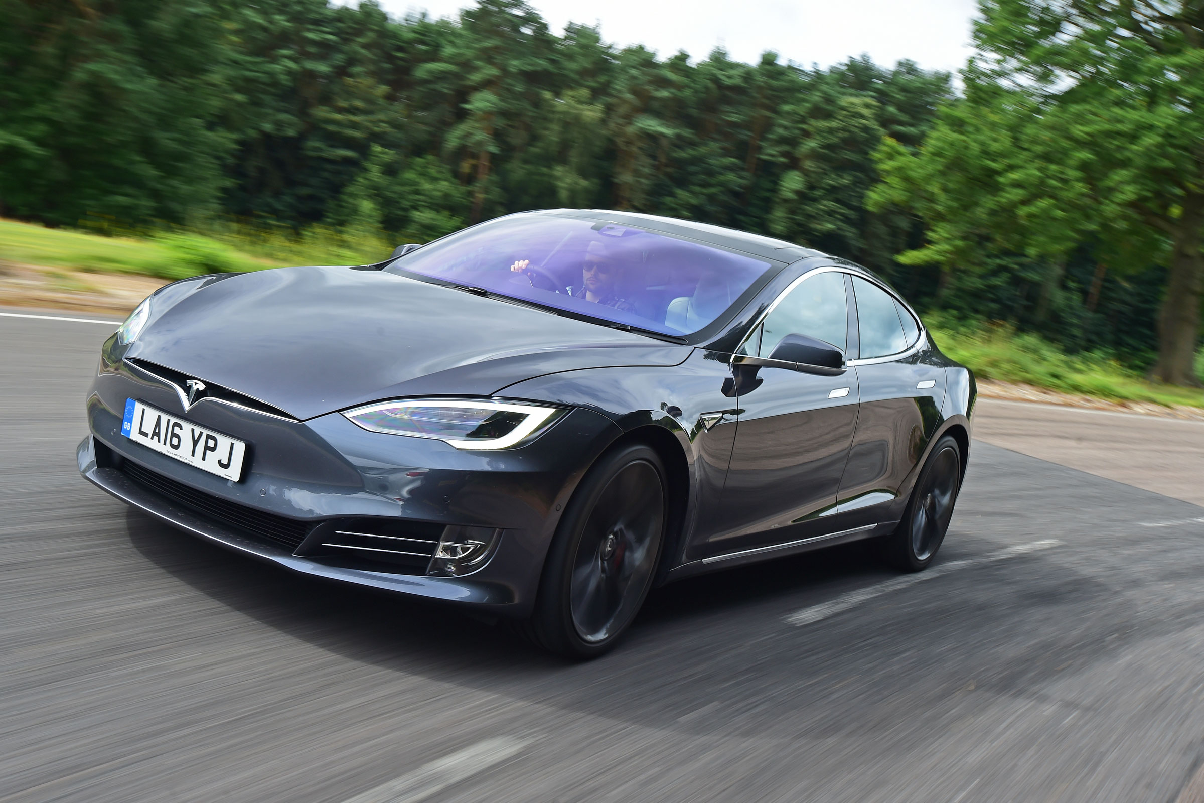 Фото машины тесло. Tesla модель s 2020. Тесла 2020 model s. Tesla model s p90d. Tesla model s 2016.