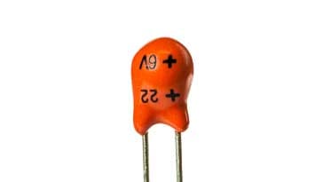 Leaded tantalum capacitor