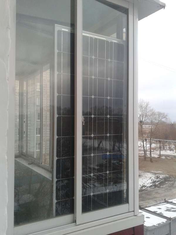 Солнечная батарея 100 Вт, установленная на балконе квартиры